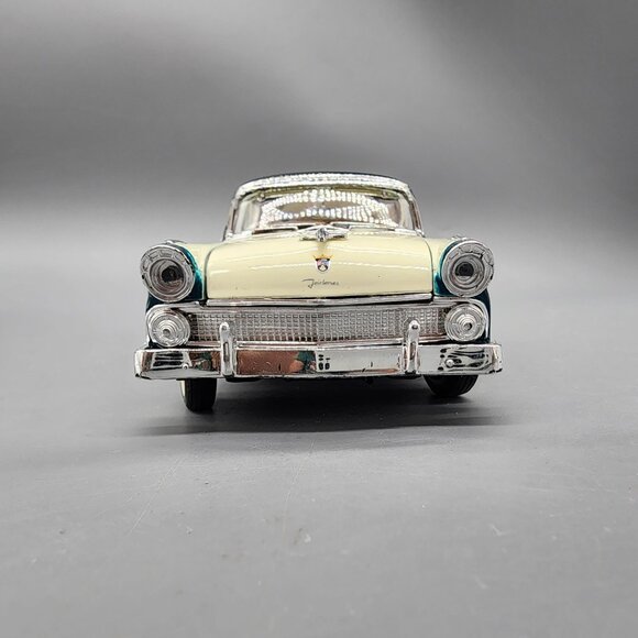 1:24 1955 Ford Fairlane Crown Victoria Diecast Model Car Cream Green - Picture 7 of 11